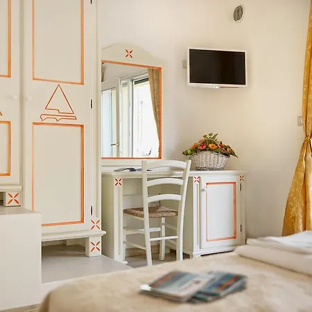 Domo La Vela - - Living SantʼAntìoco