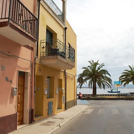Affittacamere Domo La Vela - - Living SantʼAntìoco