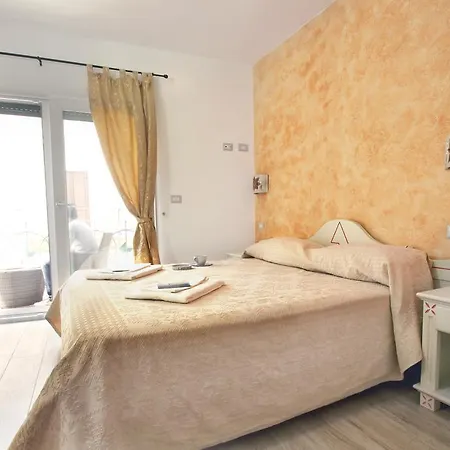 Affittacamere Domo La Vela - - Living